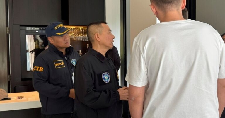 FBI 수배중인 러시아 해킹 용의자, 태국 휴양지에서 체포
    


