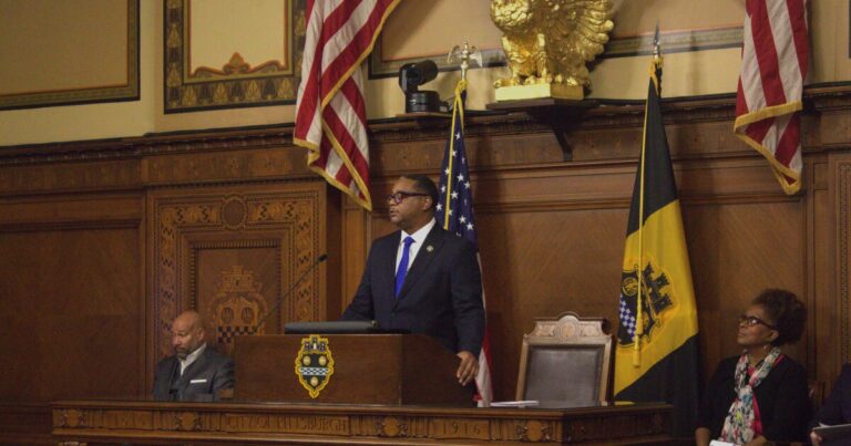 Gainey는 마지막 피츠버그 예산을 발표하고 시장으로서의 유산에 대한 최종 주장을 합니다.
    


