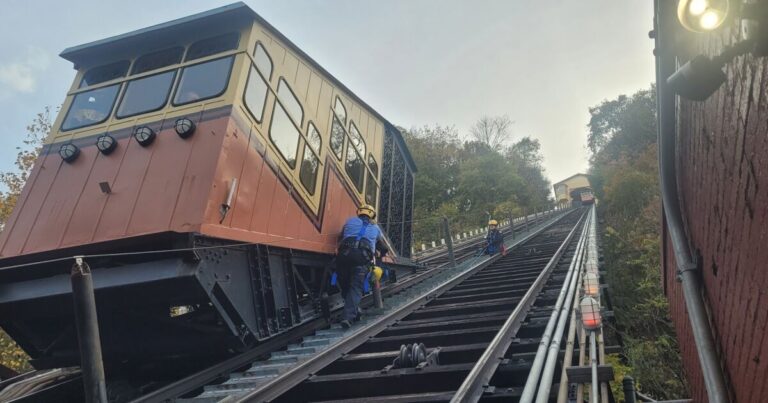 Pittsburgh Regional Transit은 모터 컨트롤러 고장으로 인해 Mon Incline 고장이 발생했다고 밝혔습니다.
    


