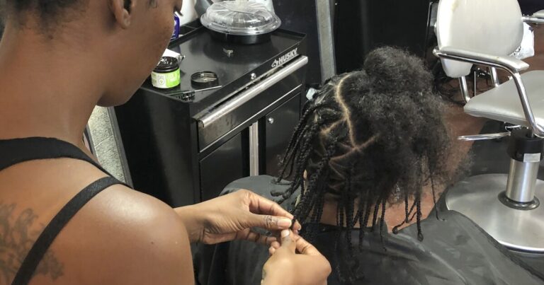 Shapiro 주지사, CROWN Act에 서명하여 자연스러운 모발 차별로부터 보호 강화
    


