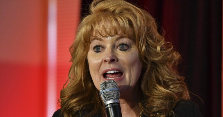 Shapiro 주지사는 도전자 Garrity가 예산 발언에 대해 GOP 지도자들과 상충한다고 말했습니다.
    


