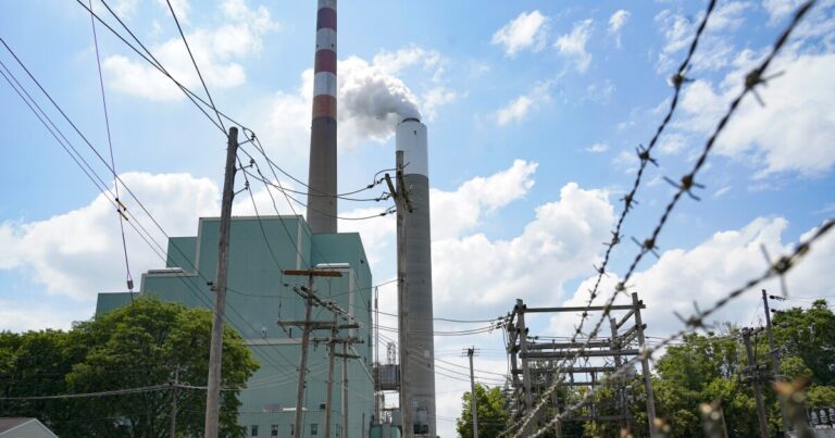 Springdale은 제안된 데이터 센터에 대한 몇 시간의 증언을 듣습니다. 12월 투표 계획
    


