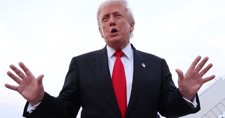 경제적 약속은 트럼프의 당선을 도왔다. 이제 그는 경제성 문제를 안고 있습니다.
    


