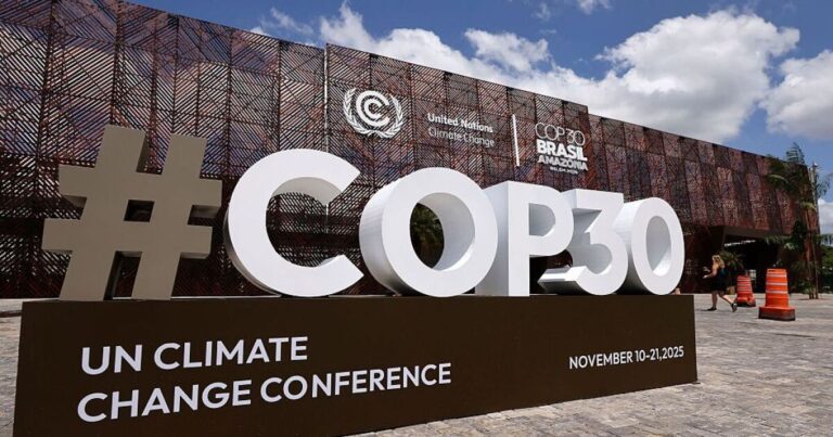 기후 협상을 위해 각국이 모이고 있습니다. 여기 미국이 서 있는 곳이 있다
    


