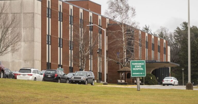 누군가 펜실베니아주 재판에 정신적으로 적합한지 판단하는 시스템이 위기에 처해 있다는 새로운 보고서가 나왔다.
    


