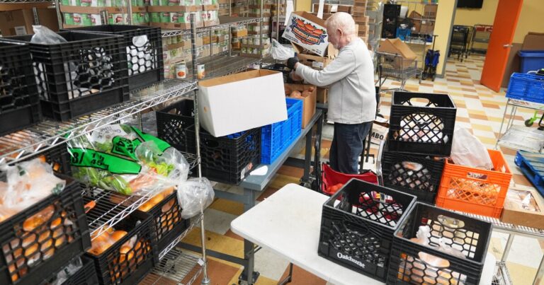 대법원, SNAP 식량지원 전액 지급 중단 긴급명령 발부
    


