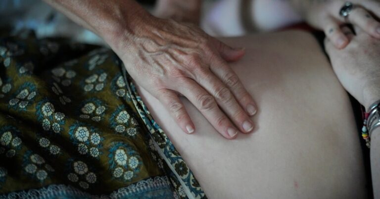 더 건강한 아기를 낳기 위한 펜실베니아의 노력에서 Aerion Abney는 '아빠가 중요하다'고 말합니다.
    


