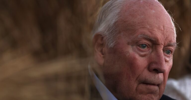 딕 체니 전 부통령이 사망했습니다. 그리고 선거일은 지켜보기 위해 경주합니다.
    


