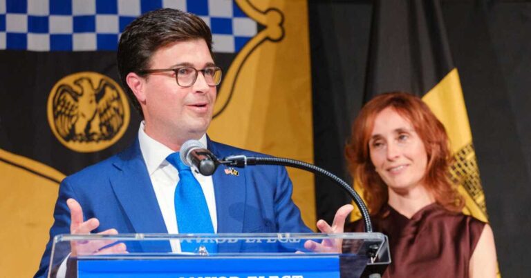 민주당 코리 오코너, 피츠버그 시장 경선에서 승리, 공화당 토니 모레노 압승
    


