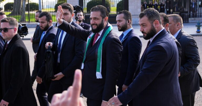 샤라 시리아 대통령, 시리아 국가원수로서는 첫 백악관 방문
    


