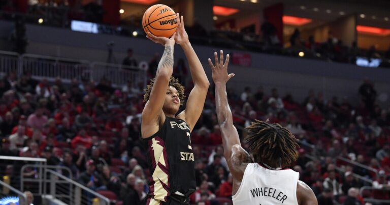 소셜 미디어가 점점 더 해로워짐에 따라 대학 운동선수들은 스스로에게 묻습니다. 그럴만한 가치가 있는가?
    


