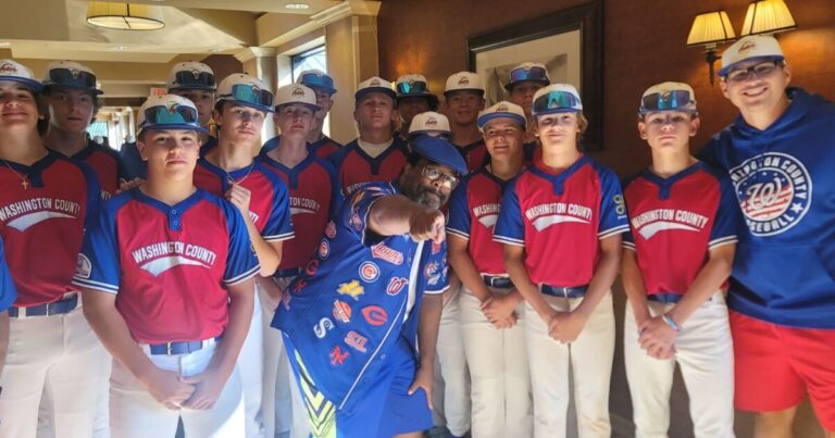 시장을 만나보세요: 산업화 이후 야구를 사랑하는 펜실베이니아주 워싱턴주, 스스로 삼진을 열망합니다.
    


