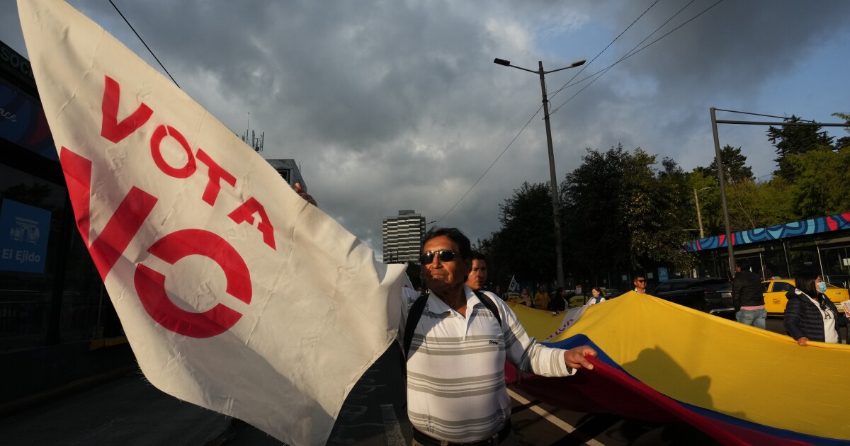 에콰도르, 노보아 대통령에 대한 대패로 미군 기지 거부