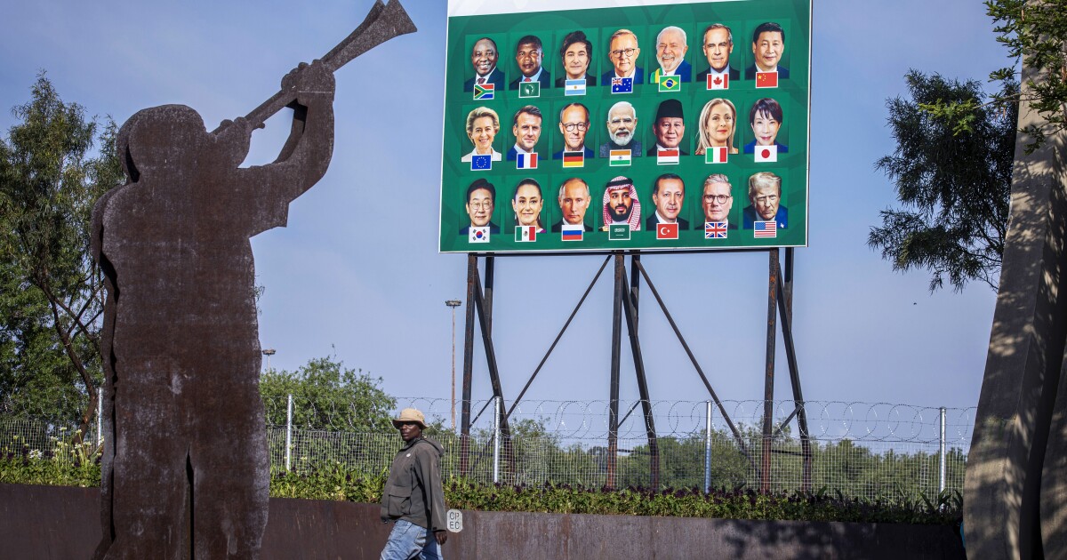 저명한 아프리카너들이 '볼모'가 되기를 거부하고 남아프리카공화국에 대한 트럼프의 주장에 반격