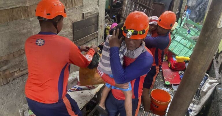 태풍 풍웡으로 필리핀서 4명 사망, 140만명 이재민 발생
    


