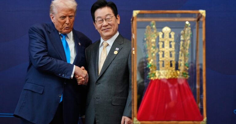 트럼프 대통령의 아시아 방문 ​​주간 5가지 핵심 시사점
    


