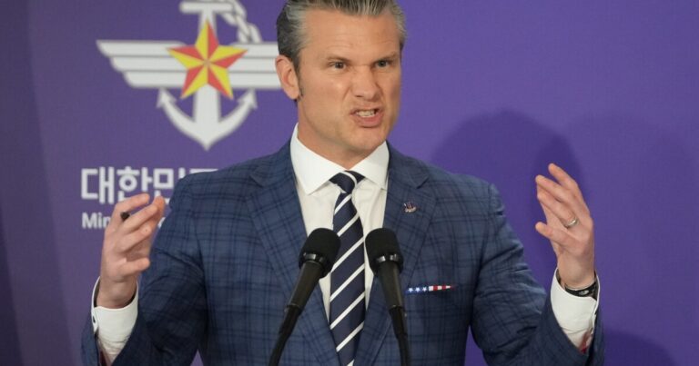 트럼프 행정부, 마약 운반선에 대한 16번째 치명적인 공격 발표
    


