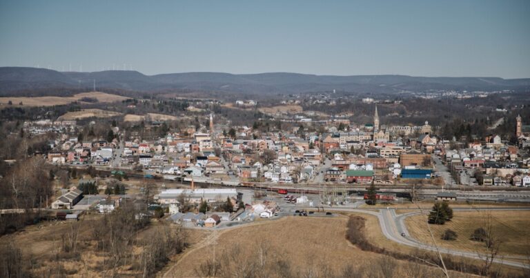 펜실베니아 주 최고 법원의 결정이 농촌 지역사회를 어떻게 형성하는가
    



