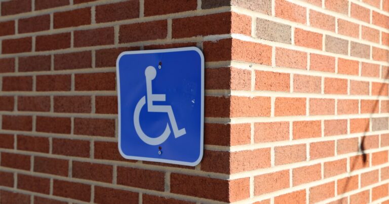 펜실베니아의 장애인들은 여전히 ​​기본적인 의료 서비스에 대한 주요 장벽에 직면해 있습니다.
    


