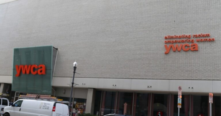 포인트 파크(Point Park)가 이전 다운타운 YWCA 건물을 매입합니다.
    


