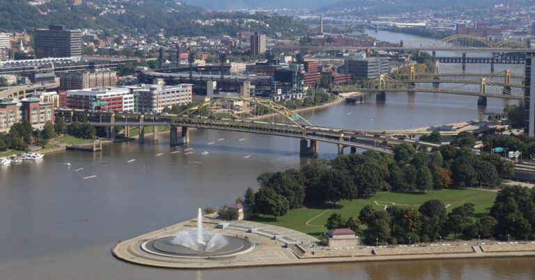 피츠버그 공공 안전(Pittsburgh Public Safety)은 사회복지사를 긴급 상황에 파견하는 프로그램을 재설계했습니다.
    


