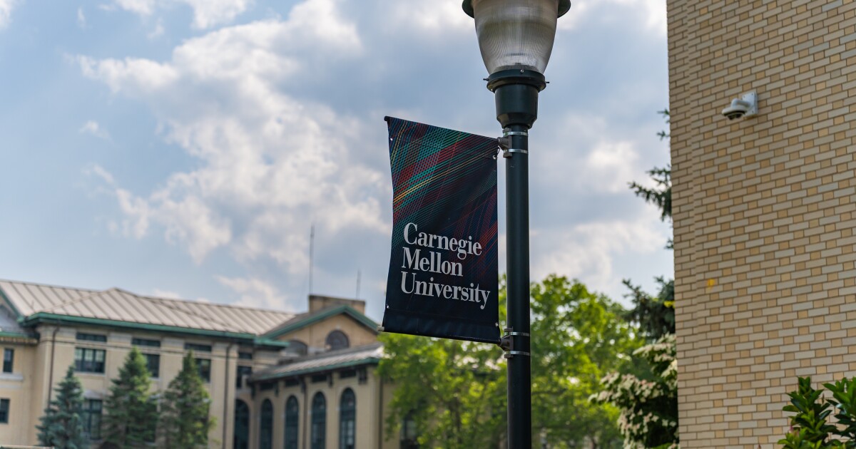 CMU 벤처는 AI를 사용하여 대학생들이 수학 과정을 마스터하도록 돕습니다.