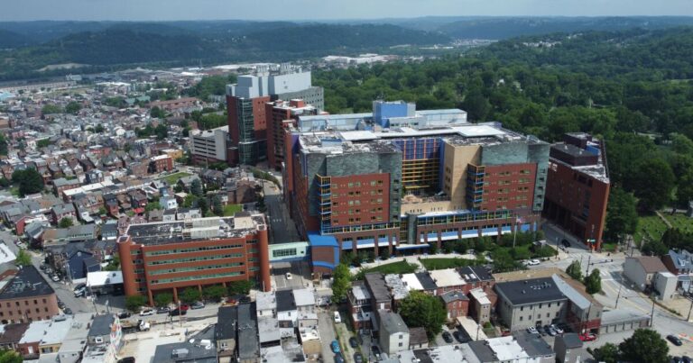 DOJ는 UPMC에서 성별 확인 치료를 받은 아동의 이름을 요구하지 않을 것이라고 밝혔습니다.
    


