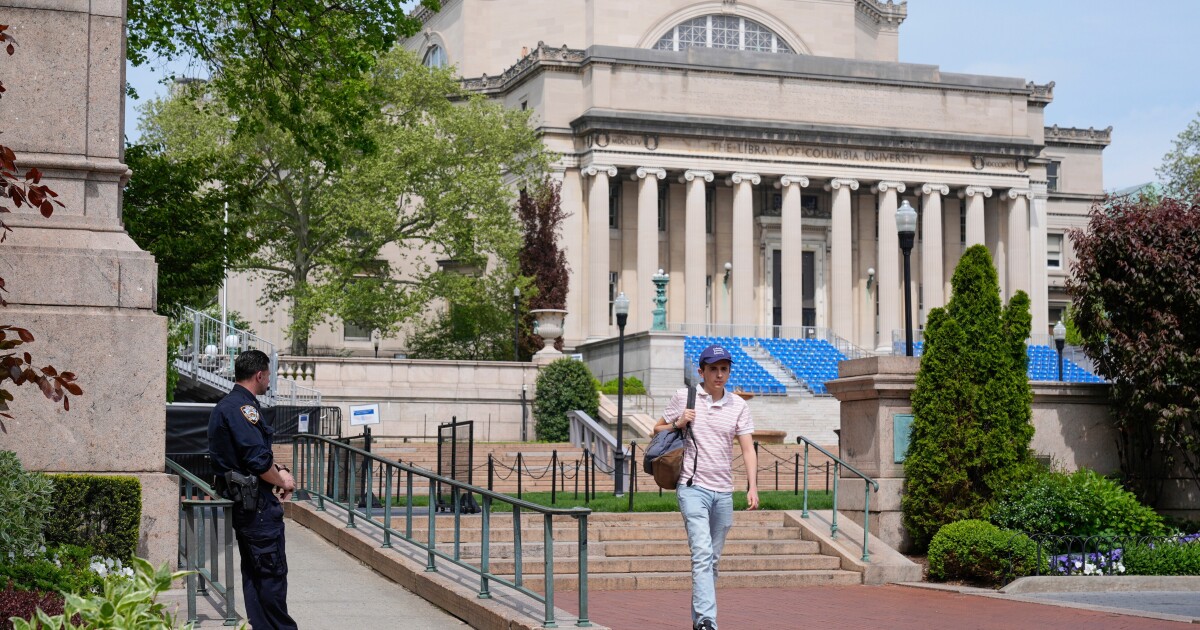 ICE에 구금된 컬럼비아 학생, 맘다니가 트럼프와 만난 후 갑자기 석방