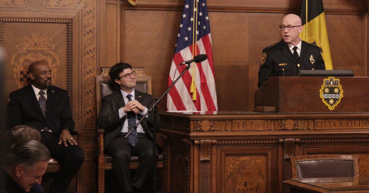 Lando는 ICE 대응에 대해 이야기하고 피츠버그 경찰서장 취임 후 대화 계획을 발표합니다.