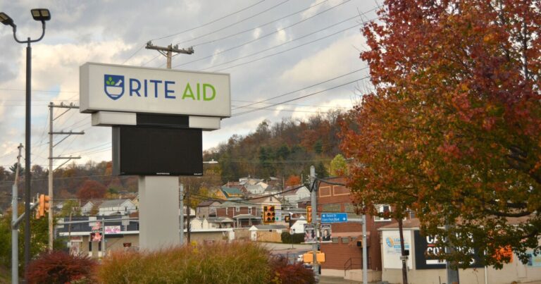 McKeesport 주민들은 약국 폐쇄로 인해 혼란에 빠졌습니다.
    


