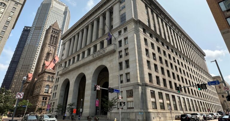 O'Connor는 계획 위원회 후보자를 통해 도시 개발을 위한 새로운 방향을 추진합니다.
    


