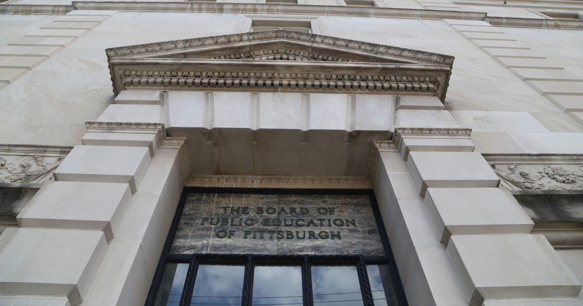 PPS 위원회는 '어떤 방식으로든' 학년 말까지 학교 폐쇄를 결정하는 데 동의합니다.