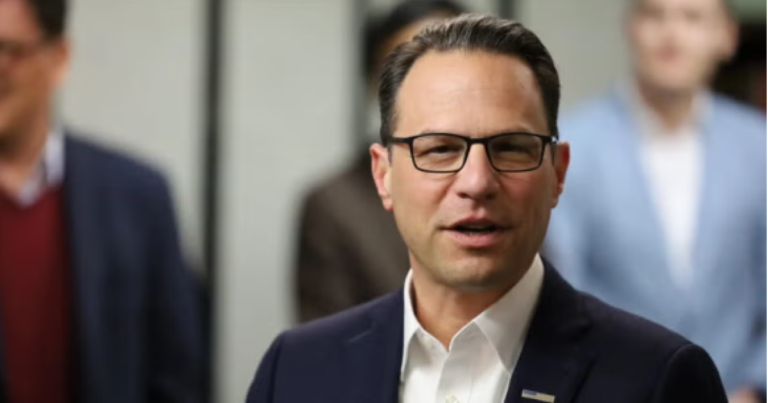 Pa. Shapiro는 투자자 소유 유틸리티 회사가 요금 납부자를 희생시키면서 너무 많은 이익을 얻고 있다고 말합니다.
    


