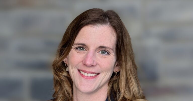 Robinson 변호사 Brittany Bloam이 Pa. House 45 지역의 Kulik 의원을 대신하기 위해 경쟁에 합류했습니다.
    


