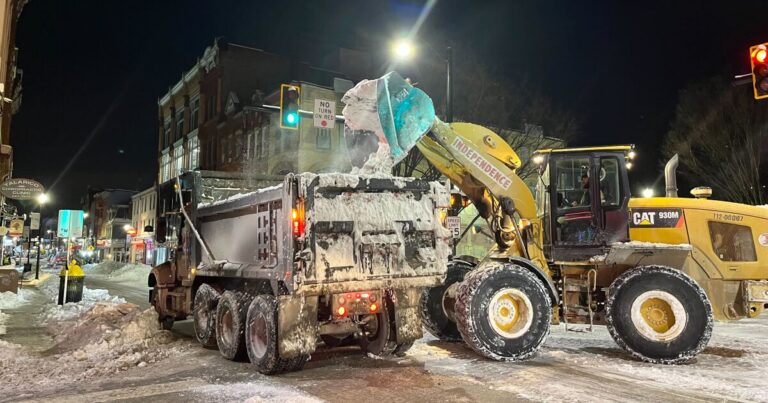 경작 기량: 미국에서 가장 추운 곳에서 큰 눈을 다루는 방법
    


