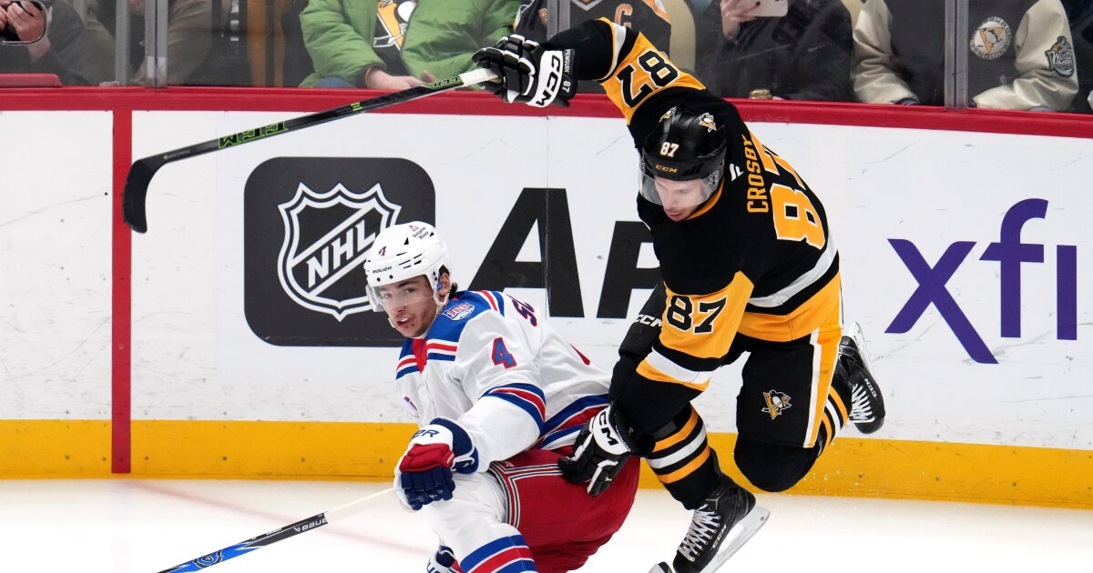 과거에 대한 고개를 끄덕이면서 Sidney Crosby는 눈물을 흘렸습니다. 펭귄스 선장은 현재에 대해 웃고 있다