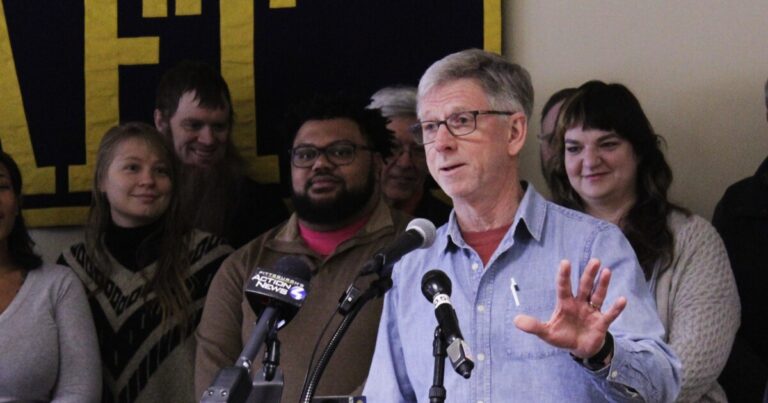 노조 노동자들은 곧 폐쇄될 피츠버그 포스트 가제트(Pittsburgh Post-Gazette)에 대한 옵션을 조사하기 위한 계획을 시작합니다.
    


