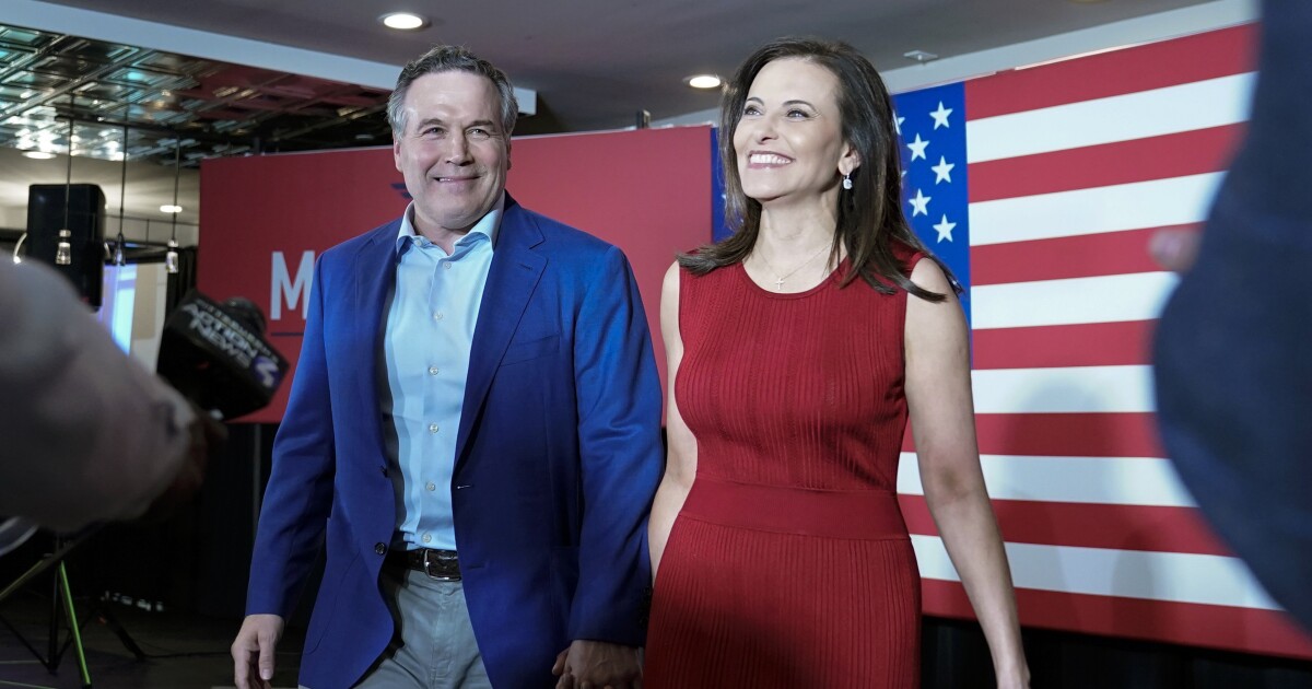 데이브 맥코믹 상원의원의 아내이자 전 트럼프 고문이었던 디나 파월 맥코믹(Dina Powell McCormick)이 메타 회장으로 임명됐다.