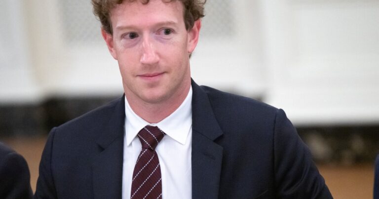 마크 저커버그는 오늘 배심원단을 앞두고 있다. 그리고 DHS 최고 대변인이 사임했습니다.
    


