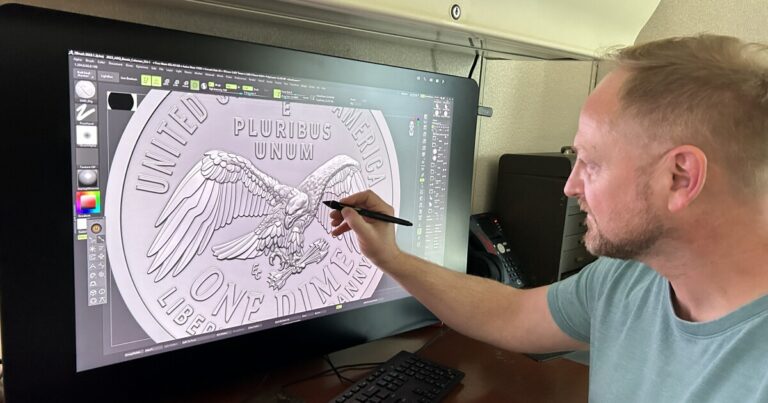 미국 동전을 위한 예술 작품을 만드는 것은 까다롭습니다. 이 Pa. 예술가들은 그것으로 경력을 쌓았습니다.
    


