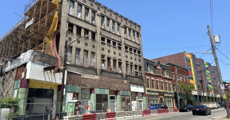 새로운 카운티 프로그램은 주요 거리를 단장하기 위해 400만 달러를 제공합니다
    


