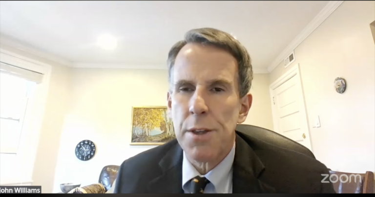 샤피로, 회원의 '부적절한' 심문에 대한 우려로 사면위원회 자리를 비움
    


