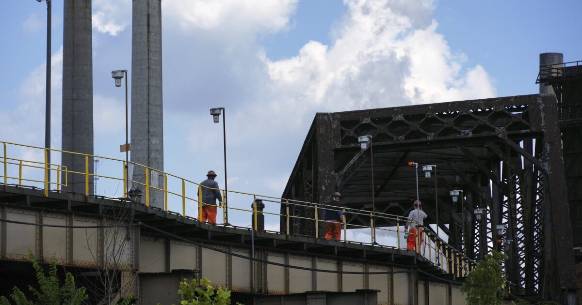 연방 기관은 Clairton의 US Steel 공장에서 근로자를 폭발에 ‘노출’시킨 안전 결점을 지적했습니다.