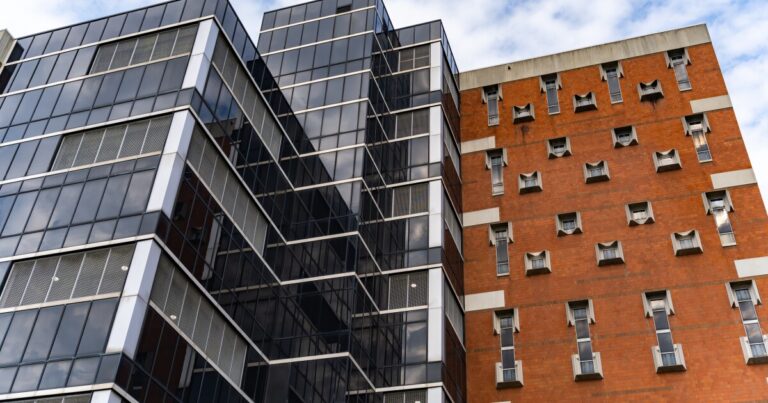 옹호론자들은 Allegheny County Jail에 트랜스젠더를 위한 더 강력한 보호가 필요하다고 말합니다.
    


