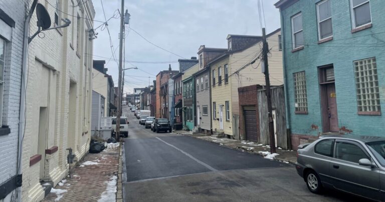 피츠버그 노스사이드의 단기 임대차에서 두 번째 총격 사건이 발생해 주민들이 규제를 요구하고 있습니다.
    


