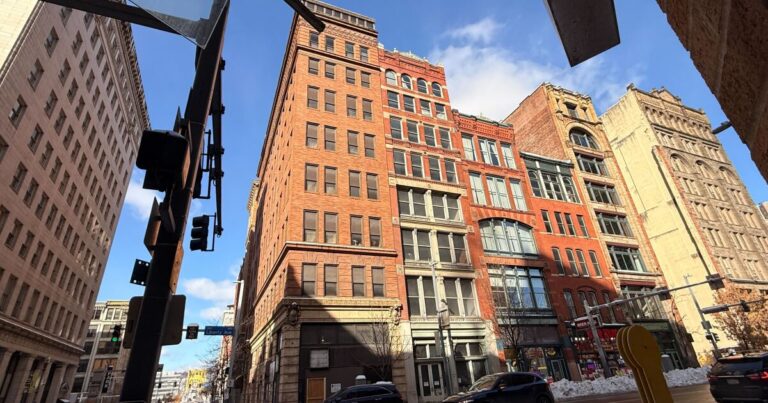 피츠버그 다운타운에 50가구의 신규 저렴한 주택 건설이 진행 중입니다.
    


