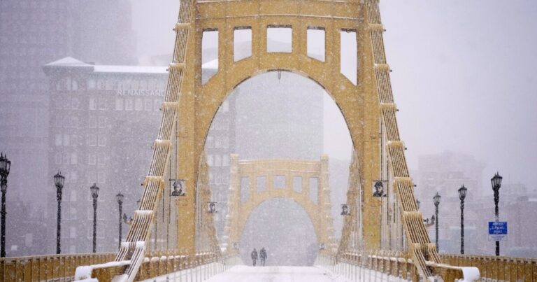 피츠버그 보건 전문가들은 극심한 추위에 주의를 촉구합니다.
    


