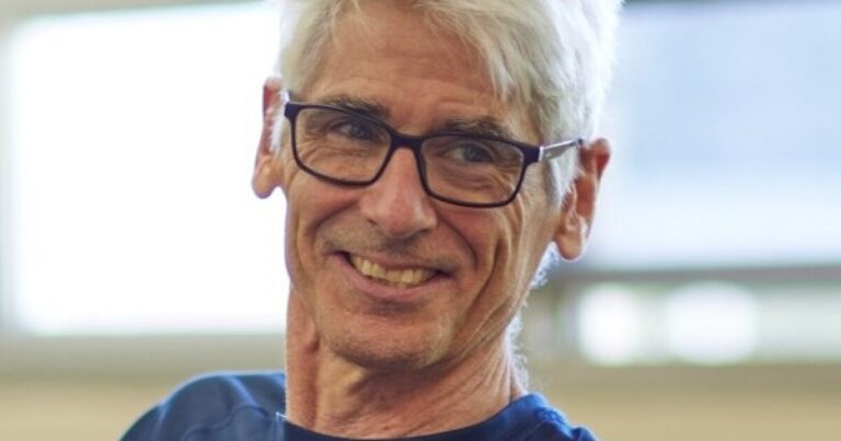 피츠버그 시인 짐 다니엘스(Jim Daniels)가 디트로이트에서 자신의 젊음을 되돌아본다.
    


