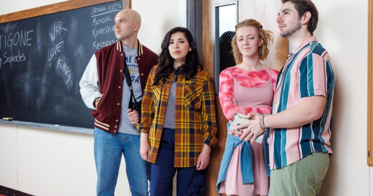 피츠버그 오페라에서 세계 초연을 통해 대량 총격 사건의 트라우마를 탐구합니다. 
    


