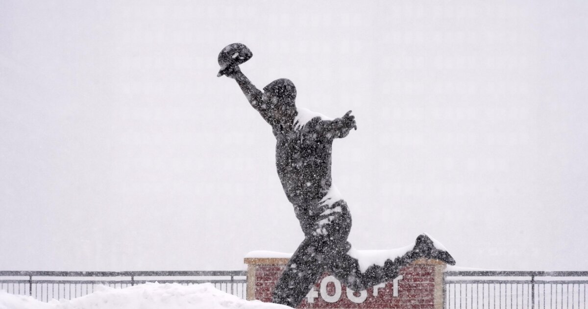 피츠버그 지역 관리들은 주의를 기울이고 불필요한 여행을 피할 것을 촉구합니다.